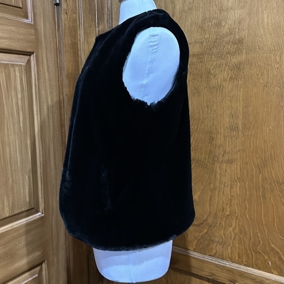 Kristen Blake Faux Fur Vest Size Small - EUC - Picture 3 of 7